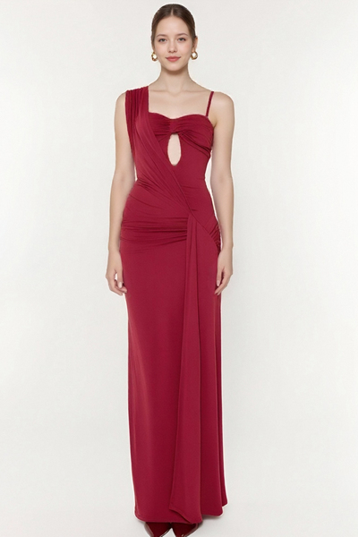 Temperament and fashionable one-shoulder backless dress