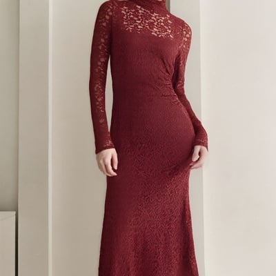 Lace-paneled gathered slim-fit long-sleeved slanted hem maxi skirt with inner layer