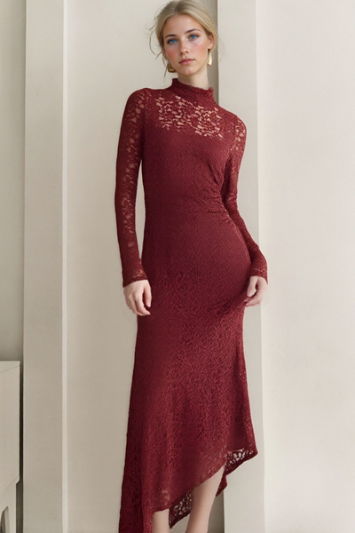Lace-paneled gathered slim-fit long-sleeved slanted hem maxi skirt with inner layer