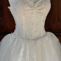 Ivory Lace Corset Wedding Dress with Lace – Structured Bodice, Applique Tulle Wedding Dress, Sleeveless Spaghetti Strap Bridal Gown - Thumbnail 3