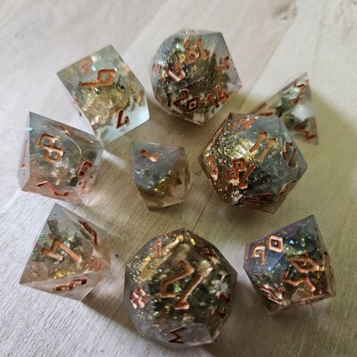 Lichen hard-edged dice set