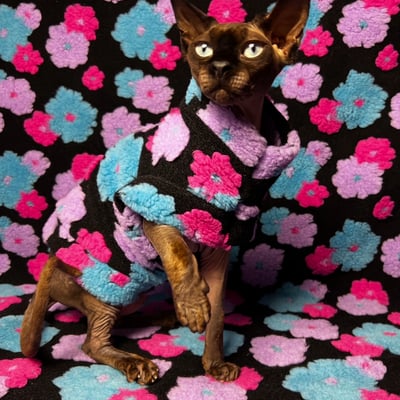 Sculpted flowers sherpa