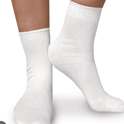 Chaussettes / bas portée  / souliers / chaussures ( voir variantes)