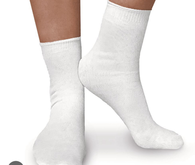 Chaussettes / bas portée  / souliers / chaussures ( voir variantes)