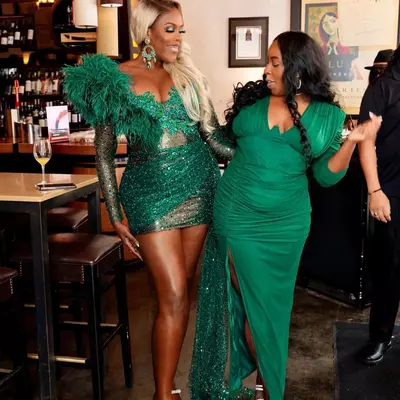 Chic dark green sheath homecoming dress feather crystals beaded sequined mini graduation cocktail birthday dresses for special occasions