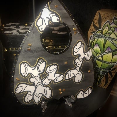 Dig up his bones ouija planchette