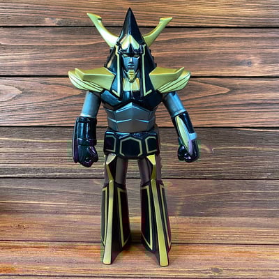 Vintage brave reideen (black & gold) sofubi vinyl figure