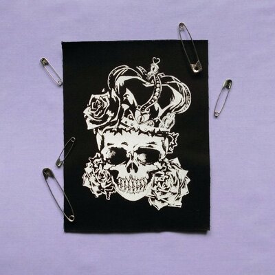 Queen of hearts skull with crown & roses goth punk sew-on patches - Thumbnail 5