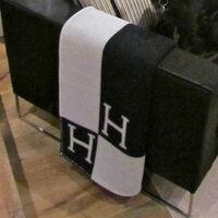 Luxury Cashmere Blanket – Soft, Warm & Lightweight Throw - Thumbnail 3