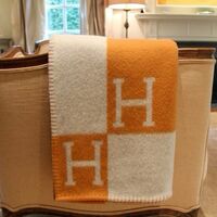 Luxury Cashmere Blanket – Soft, Warm & Lightweight Throw - Thumbnail 2