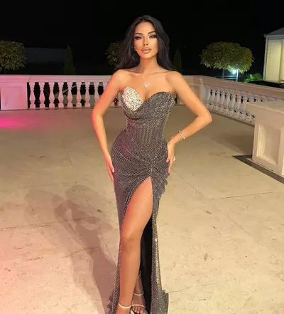 Elegant Black Mermaid Prom Dress: Sparkly Beaded Sweetheart Evening Gown with Thigh Split for Special Occasions