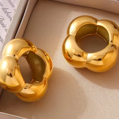 Whatsupchic 1975 ring 