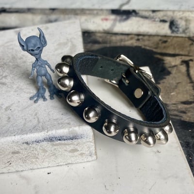 5/8” wide 1-row bullet stud wristband