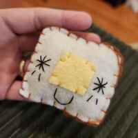 Felt toast with butter keychain - Thumbnail 10