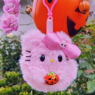 Pinky hello ghostie bag charm