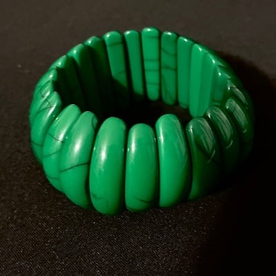 Green stretch  bracelet - Thumbnail 1