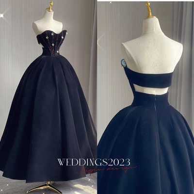 Black sweetheart neck floor-length sleeveless backless prom gown, black beaded formal dress