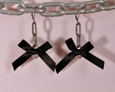 Black Bow n’ Chains Earrings 