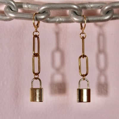Lock n’ chains earrings
