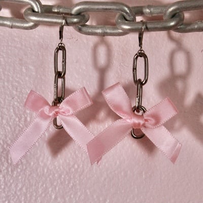 Pink bows n’ chain earrings 