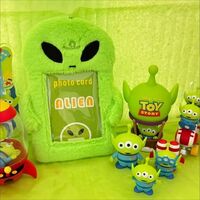 ALIEN PLUSH CARD HOLDER - Thumbnail 3