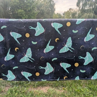 [pre-order] lunar moth fleece throw blanket