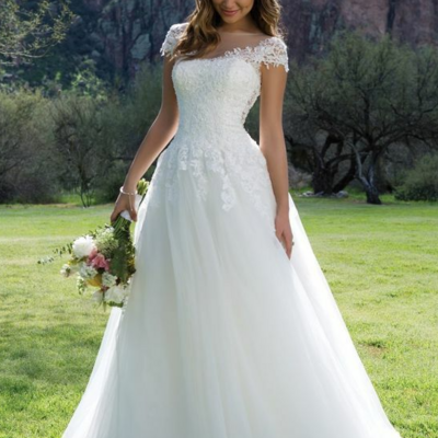 Vintage a line round neck lace appliques wedding dresses bridal gowns