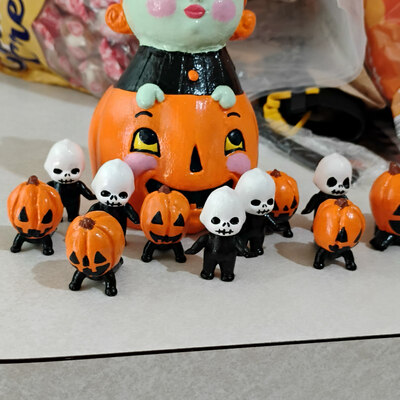 Tiny spooky kewpies