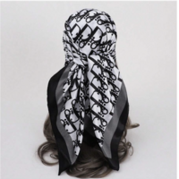 Square printed silk scarf - Thumbnail 1