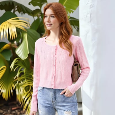 Gentle and feminine round neck single-breasted long-sleeved knit sweater