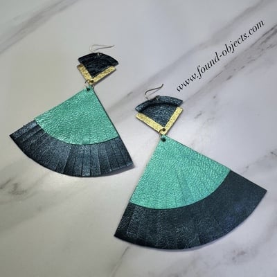 Ming - space blue & holographic turquoise