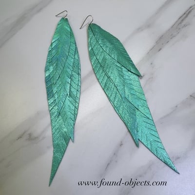 9" shake your tail feathers - holographic turquoise