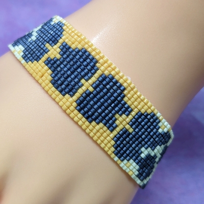 Pixel bracelet - poison dart frog