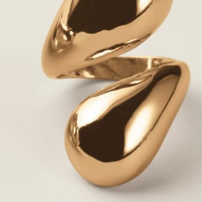 Sleek spiral statement ring