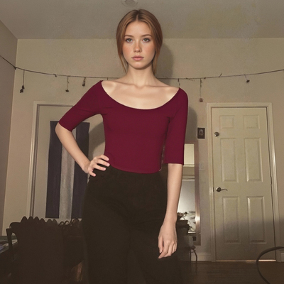 Low-cut u-neck fashion street style solid color slim fit base t-shirt