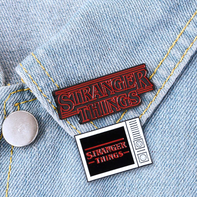 STRANGER THINGS PIN SET / 2 pcs