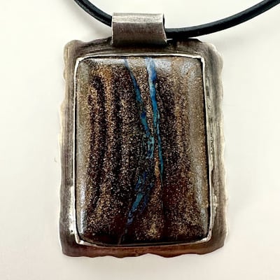 Boulder opal set in hammered sterling silver - Thumbnail 2