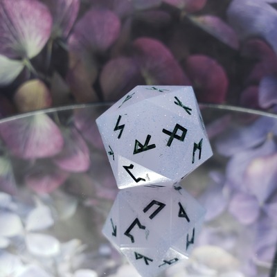 Periwinkle sparkle rune dice - Thumbnail 3