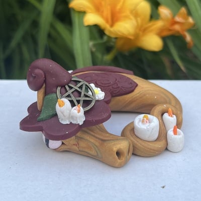 Canna the sleepy candle witch