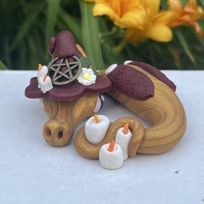 Canna the sleepy candle witch