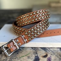 3-row staggered brass medium dome studs belt (british tan) - Thumbnail 5