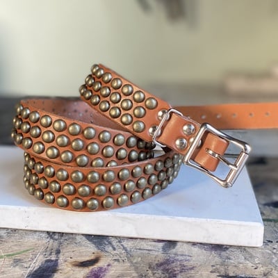 3-row staggered brass medium dome studs belt (british tan)
