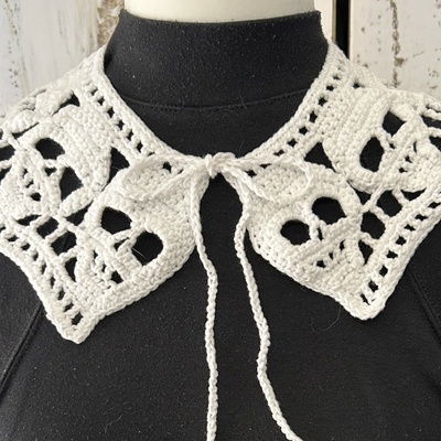Skulls collar 1