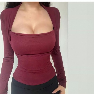 Retro-style black square neck long-sleeved t-shirt that covers slant and square skin