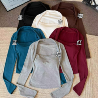 Retro-style black square neck long-sleeved t-shirt that covers slant and square skin - Thumbnail 1