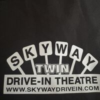 T-Shirt - Black - Thumbnail 2