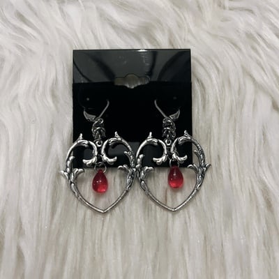 Gothic heart earrings 
