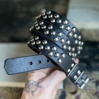 2-1-2 Medium dome-stud belt (tan or black leather) - Thumbnail 1