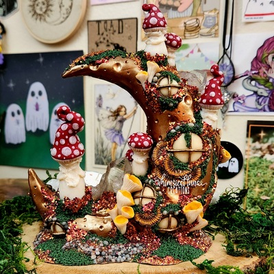 Giant autumn faerie cottage w/clear quartz