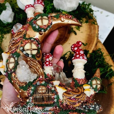 Giant autumn faerie cottage w/clear quartz